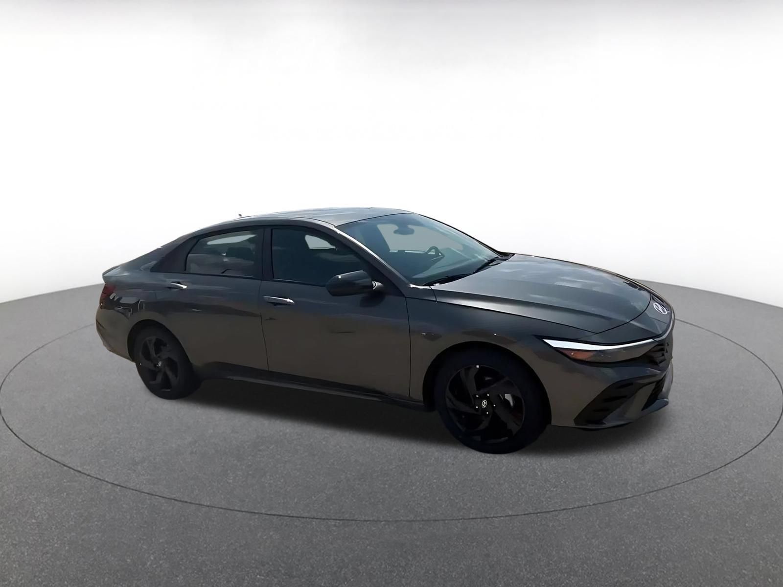 Used 2026 Hyundai Elantra Sport FWD image 2