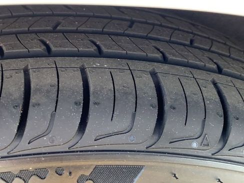 Used 2022 Volkswagen Jetta Sport image 32