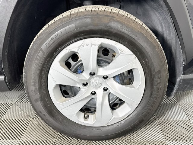 Used 2025 Toyota RAV4 LE AWD/4WD image 28