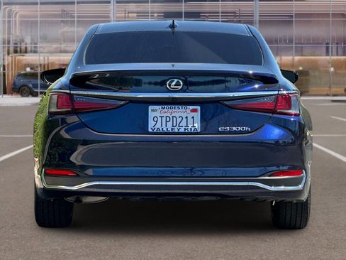 Used 2025 Lexus ES 300h w/ Premium Package image 5
