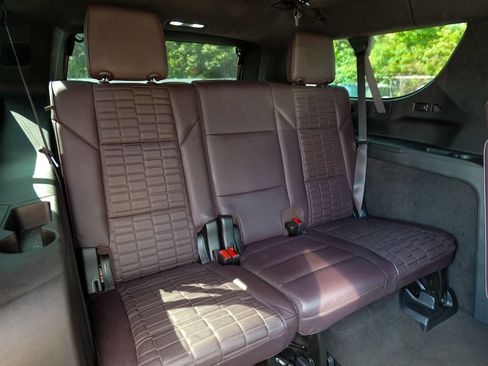 Used 2024 Cadillac Escalade ESV Premium Luxury Platinum AWD/4WD image 37