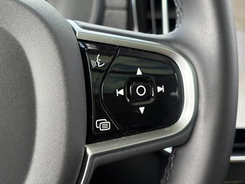 Certified 2025 Volvo XC90 B6 Plus image 19