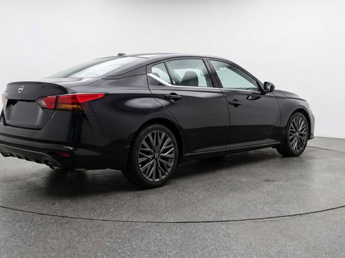 Used 2025 Nissan Altima 2.5 SV FWD image 9