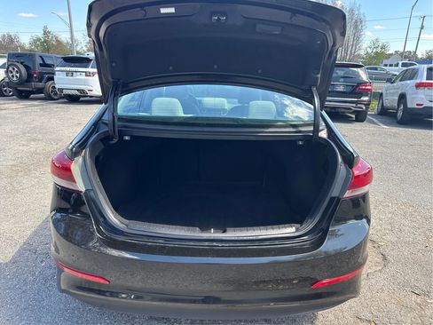 Used 2018 Hyundai Elantra SE image 13
