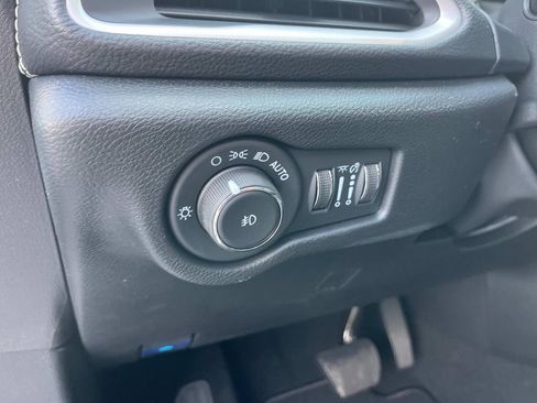 New 2026 Chrysler Pacifica Select image 16