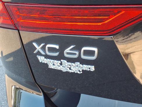 Certified 2024 Volvo XC60 B5 Core w/ Climate Package AWD/4WD image 5