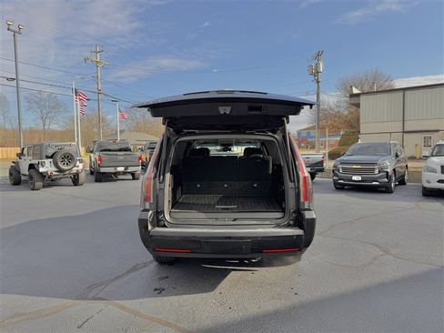 Used 2015 Cadillac Escalade ESV 4WD image 30