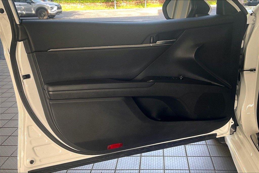 Used 2024 Toyota Camry SE FWD image 2