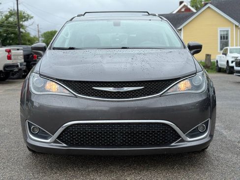 Used 2017 Chrysler Pacifica Touring-L Plus FWD image 9