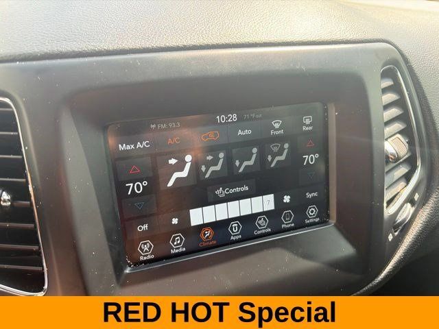 Used 2020 Jeep Compass Latitude w/ Cold Weather Group AWD/4WD image 22