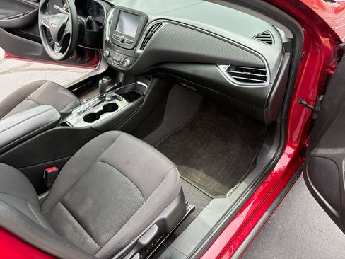 Used 2017 Chevrolet Malibu LT FWD image 26