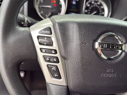 Used 2017 Nissan Titan SV image 19