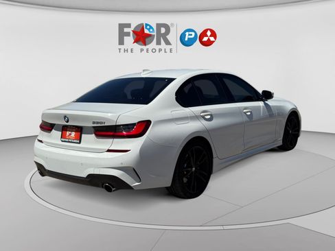 Used 2021 BMW 330i Sedan w/ M Sport Package RWD image 5