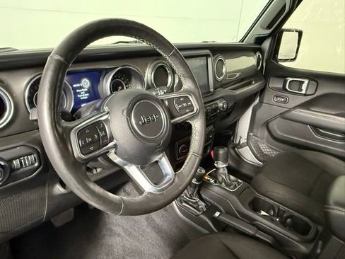 Used 2019 Jeep Wrangler Unlimited Sahara image 28