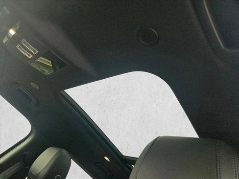 Used 2023 Land Rover Defender 110 X-Dynamic SE image 14