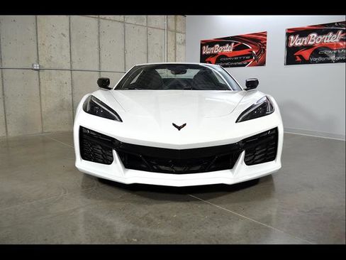 Used 2024 Chevrolet Corvette Z06 RWD image 3