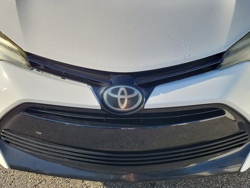 Used 2017 Toyota Corolla LE image 4