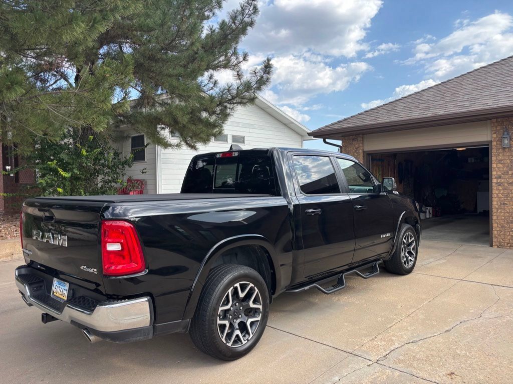 Used 2025 RAM 1500 Laramie AWD/4WD image 3
