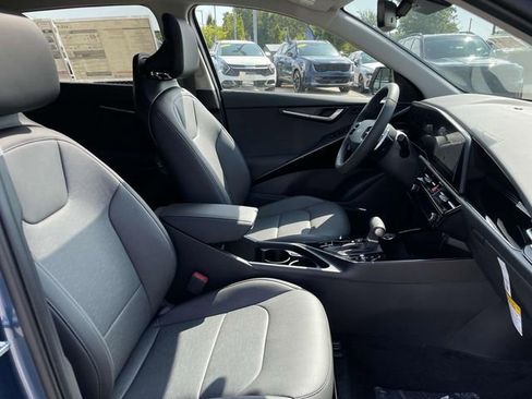 Certified 2025 Kia Niro SX Touring image 14