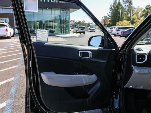 Certified 2024 Hyundai Venue SEL FWD image 28