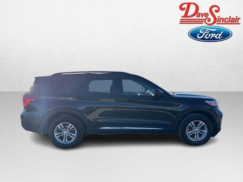 Used 2023 Ford Explorer XLT w/ Equipment Group 202A image 5