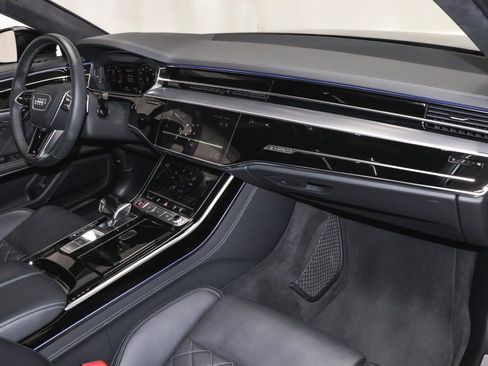 Used 2024 Audi S8 image 34
