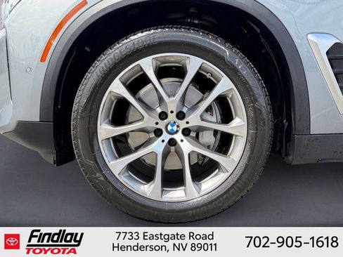 Used 2024 BMW X5 xDrive40i w/ Parking Assistance Package AWD/4WD image 12