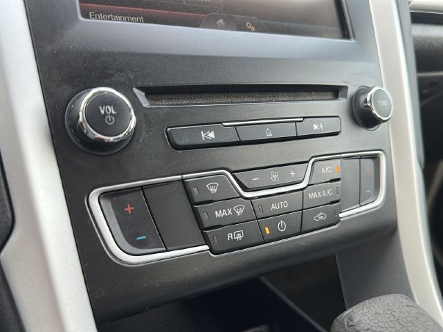 Used 2016 Ford Fusion SE FWD image 33
