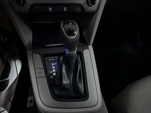 Used 2017 Hyundai Elantra SE image 10