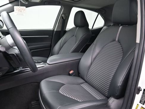 Used 2018 Toyota Camry SE w/ Moonroof Package image 10