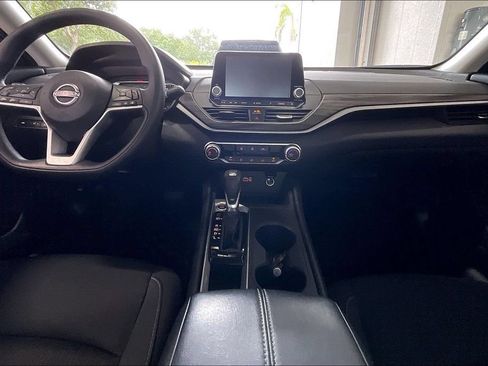 Used 2025 Nissan Altima 2.5 SV FWD image 6