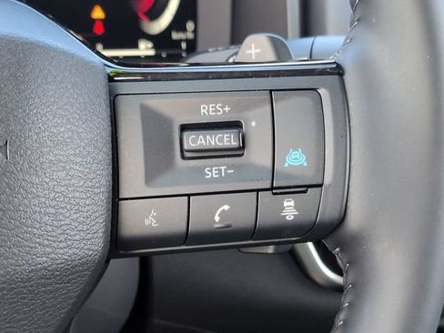 Used 2025 Nissan Rogue Platinum FWD image 27