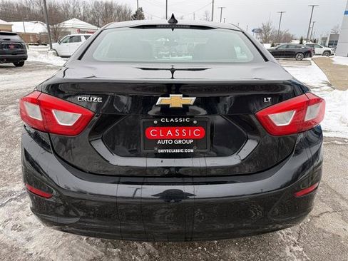Used 2017 Chevrolet Cruze LT w/ Convenience Package image 5