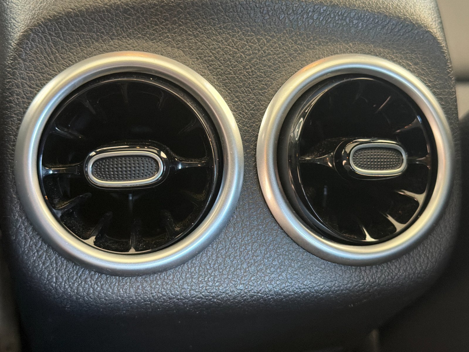 Used 2025 Mercedes-Benz CLA 250 4MATIC image 33