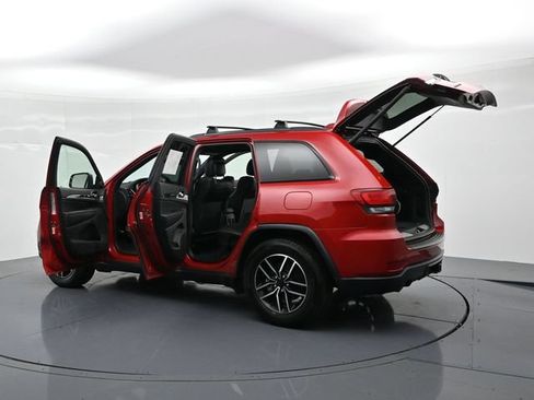 Used 2021 Jeep Grand Cherokee Trailhawk w/ Premium Lighting Group AWD/4WD image 24
