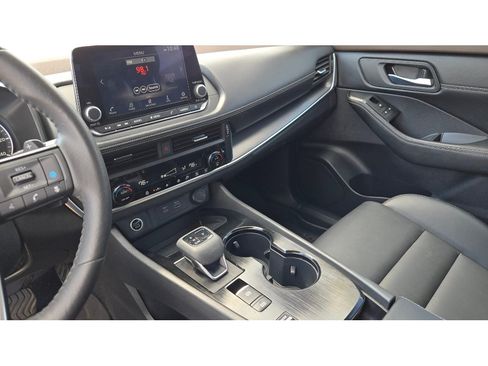 Used 2023 Nissan Rogue SV w/ SV Premium Package FWD image 28