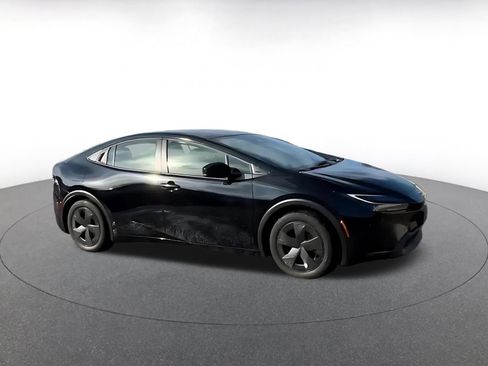 Used 2025 Toyota Prius LE image 2