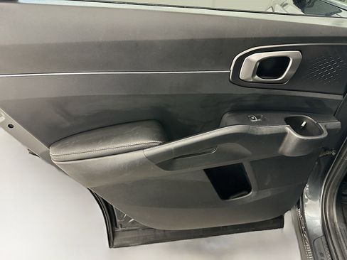 Used 2024 Kia Sorento S image 27