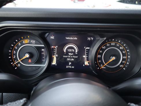Used 2025 Jeep Wrangler Unlimited Rubicon w/ Safety Group AWD/4WD image 18