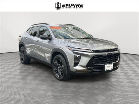 Used 2024 Chevrolet Trax ACTIV w/ Driver Confidence Package image 1