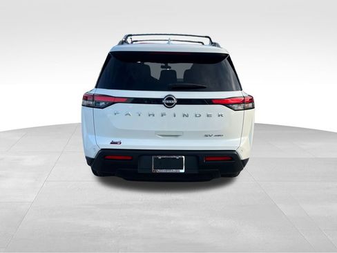 Used 2024 Nissan Pathfinder SV image 5