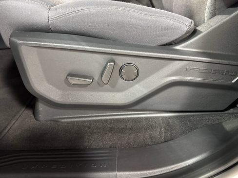 Used 2025 Ford Expedition Active AWD/4WD image 16