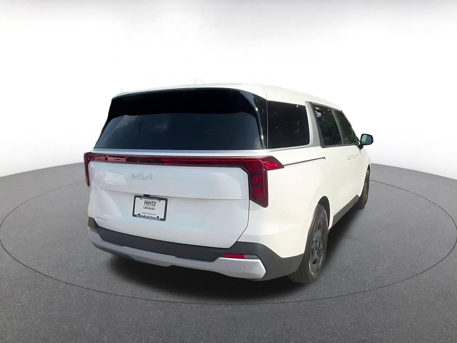 Used 2026 Kia Carnival FWD image 13