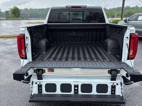 Used 2024 GMC Sierra 1500 AT4 w/ AT4 Preferred Package AWD/4WD image 16