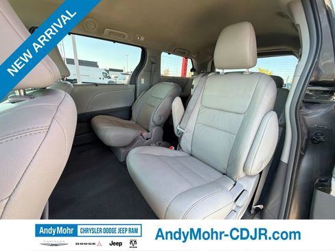 Used 2015 Toyota Sienna XLE FWD image 16