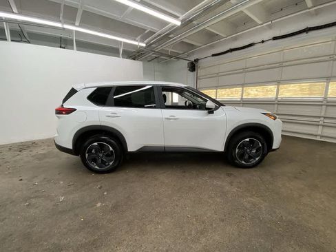 Used 2024 Nissan Rogue SV image 7