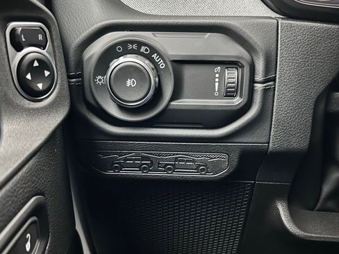 New 2025 Jeep Wrangler Unlimited Sahara w/ Safety Group AWD/4WD image 25