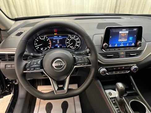 New 2025 Nissan Altima 2.5 SR image 3