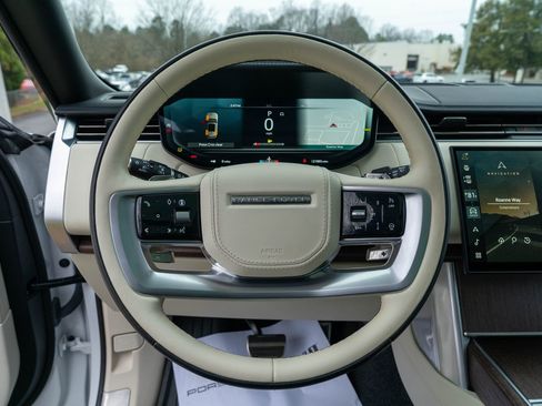 Used 2024 Land Rover Range Rover Autobiography image 21