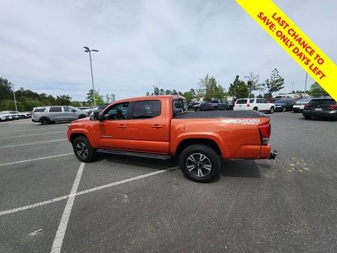 Used 2016 Toyota Tacoma TRD Sport w/ Premium & Technology Package AWD/4WD image 10